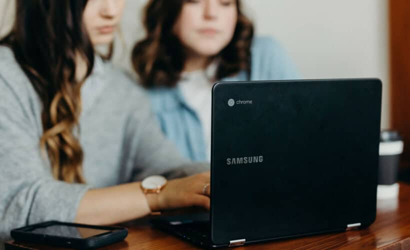 how to drag and drop on chromebook