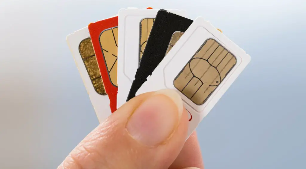 sim cards in hand
