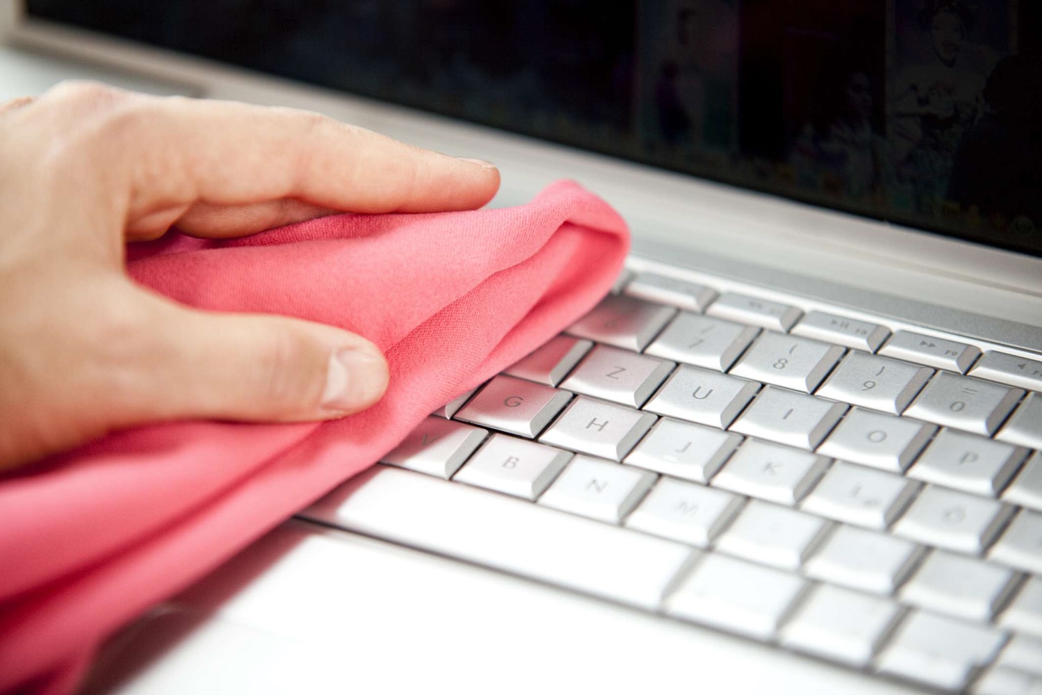 microfibre cloth to clean keyboard